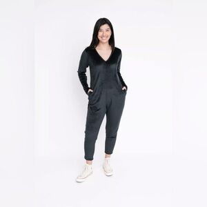 NWT - SMASH + TESS Velour Friday Romper in Midnight Black. 🇨🇦 Small
